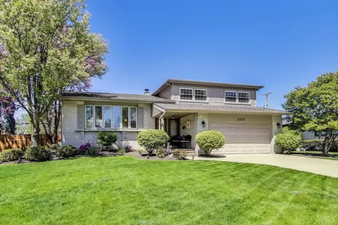 2210 E Michael Manor Ln, Arlington Heights, IL 60004