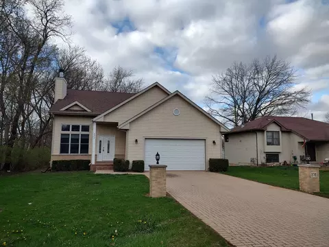 272 Briar Cliff St, Poplar Grove, IL 61065