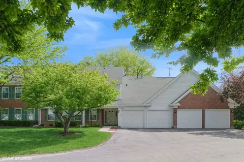 803 Persimmon Ln #A, Mount Prospect, IL 60056