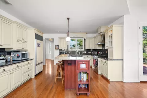 Kitchen - 9127 W Falling Waters Dr, Burr Ridge, IL 60527 photo 1 of 8