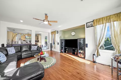 Living - 9127 W Falling Waters Dr, Burr Ridge, IL 60527 photo 5 of 5