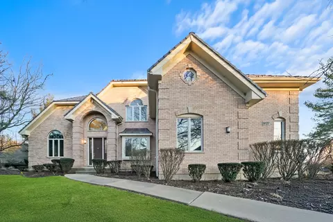 9127 W Falling Waters Dr, Burr Ridge, IL 60527