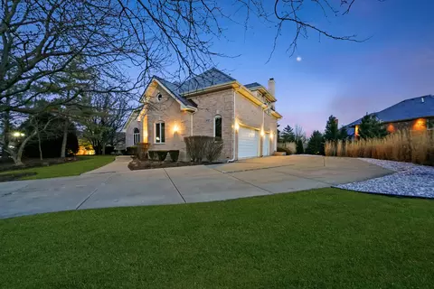 Exterior - 9127 W Falling Waters Dr, Burr Ridge, IL 60527 photo 5 of 6