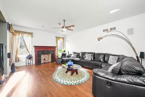 Living - 9127 W Falling Waters Dr, Burr Ridge, IL 60527 photo 4 of 5