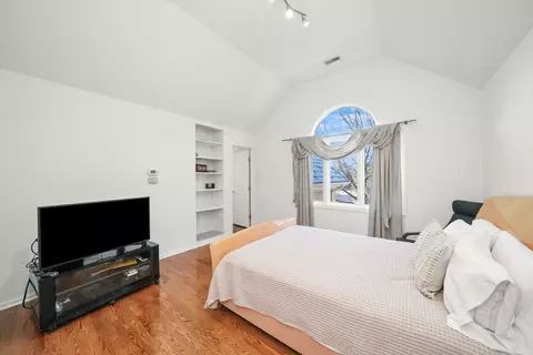 Bedroom - 9127 W Falling Waters Dr, Burr Ridge, IL 60527 photo 2 of 4