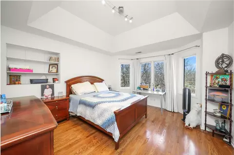 Bedroom - 9127 W Falling Waters Dr, Burr Ridge, IL 60527 photo 3 of 4