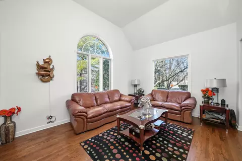 Living - 9127 W Falling Waters Dr, Burr Ridge, IL 60527 photo 3 of 5