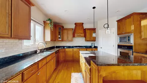 Kitchen - 12118 Red Clover Ct, Plainfield, IL 60585 photo 2 of 3
