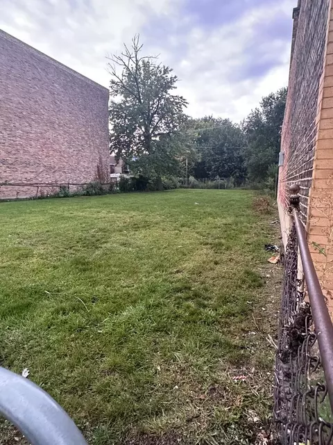 7210 S Wentworth Ave, Chicago, IL 60621