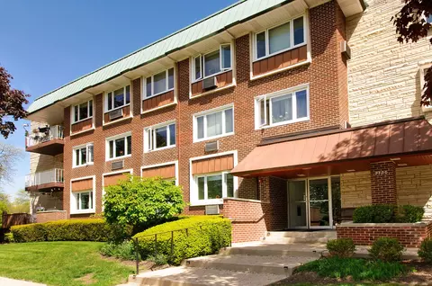 2700 E Bel Aire Dr #304, Arlington Heights, IL 60004