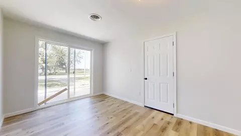 302 N Johnson St, Longview, IL 61852 photo 15