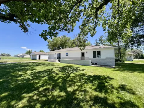 302 N Johnson St, Longview, IL 61852 photo 3