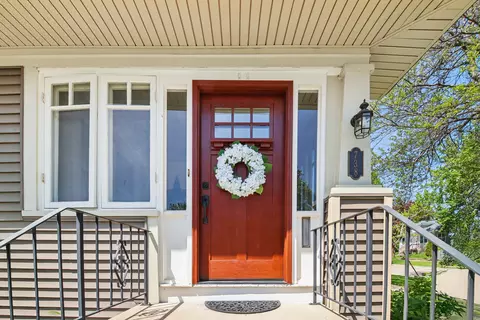 Entry Way - 738 Augusta Ave, Elgin, IL 60120 photo 1 of 4