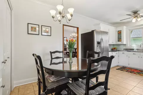 Dining - 738 Augusta Ave, Elgin, IL 60120 photo 4 of 5