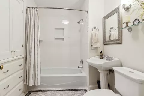 Bath - 738 Augusta Ave, Elgin, IL 60120 photo 1 of 2