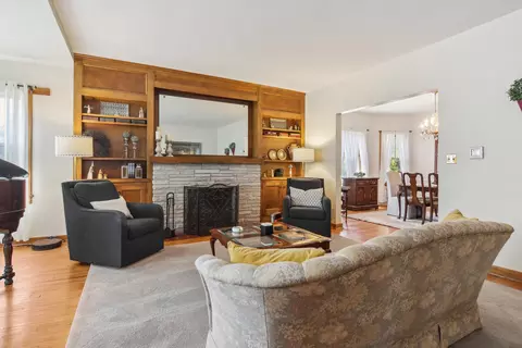 Living - 738 Augusta Ave, Elgin, IL 60120 photo 2 of 6