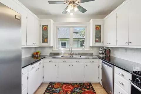 Kitchen - 738 Augusta Ave, Elgin, IL 60120 photo 2 of 4