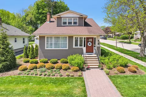 738 Augusta Ave, Elgin, IL 60120