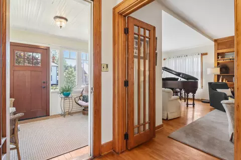 Entry Way - 738 Augusta Ave, Elgin, IL 60120 photo 2 of 4