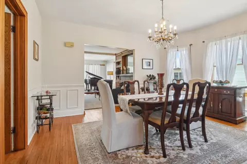 Dining - 738 Augusta Ave, Elgin, IL 60120 photo 2 of 5