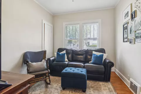 Living - 738 Augusta Ave, Elgin, IL 60120 photo 5 of 6