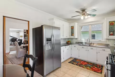 Kitchen - 738 Augusta Ave, Elgin, IL 60120 photo 3 of 4