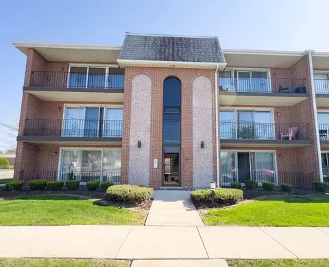 4003 W 105th St #1W, Oak Lawn, IL 60453