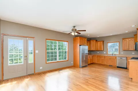 1073 Hawthorne Ave, Beecher, IL 60401 photo 3
