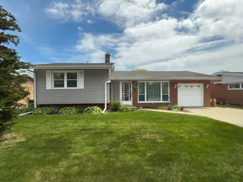703 S Ahrens Ave, Lombard, IL 60148
