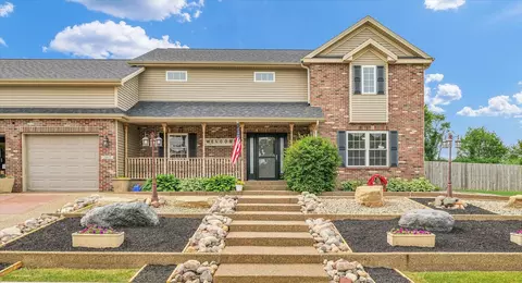 2017 John Dr, Mahomet, IL 61853