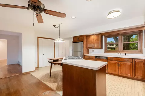 937 Twilight Ln, Wheeling, IL 60090 photo 8