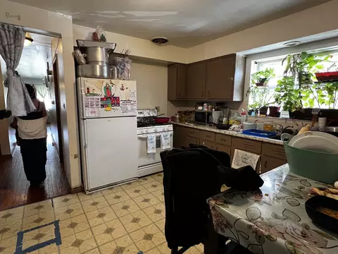 Kitchen - 456 N Wolf Rd, Hillside, IL 60162 photo 1 of 2