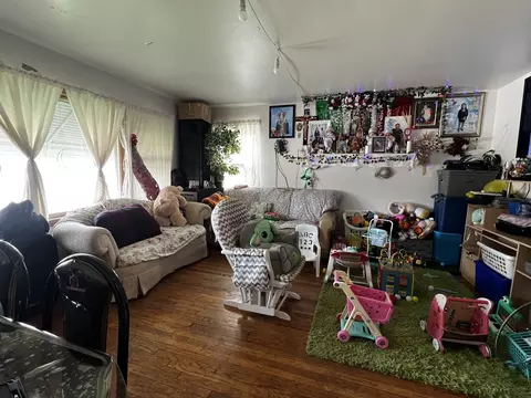 Living - 456 N Wolf Rd, Hillside, IL 60162 photo 1 of 2