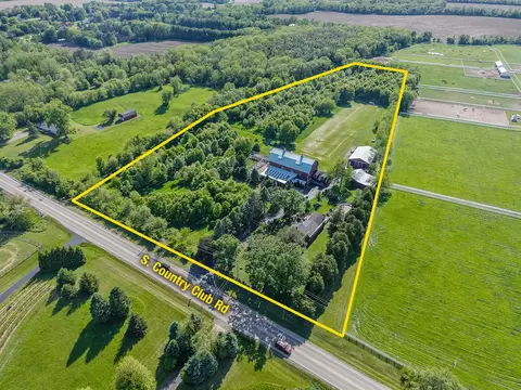 2517 S Country Club Rd, Woodstock, IL 60098