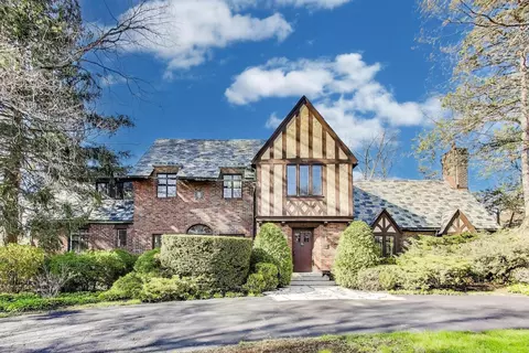 186 S Deere Park Dr, Highland Park, IL 60035