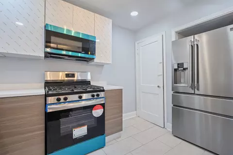 Kitchen - 715 E 105th Pl, Chicago, IL 60628 photo 4 of 6