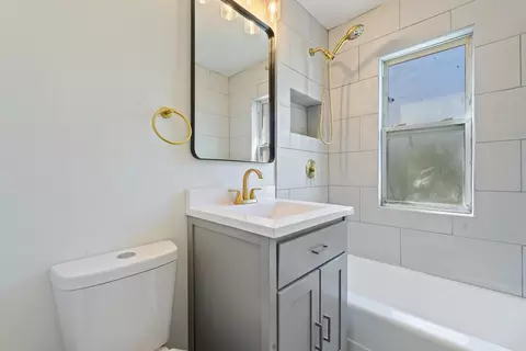 Bath - 715 E 105th Pl, Chicago, IL 60628 photo 2 of 2