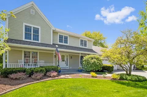 1527 Steeplechase Ct, Green Oaks, IL 60048