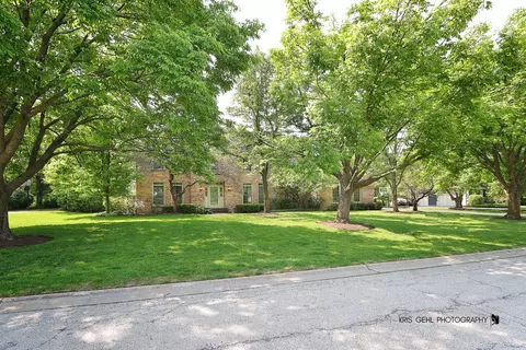 36708 Old Woods Trl, Gurnee, IL 60031