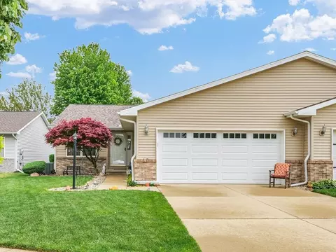 704 B Phlox Dr, Savoy, IL 61874