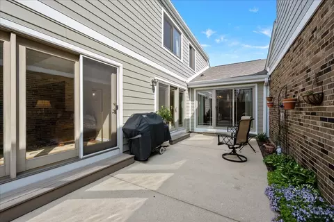 2122 Fox Run, Wheaton, IL 60189 photo 23