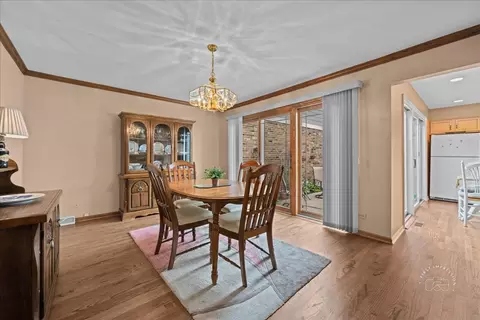 2122 Fox Run, Wheaton, IL 60189 photo 8