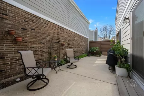 2122 Fox Run, Wheaton, IL 60189 photo 22