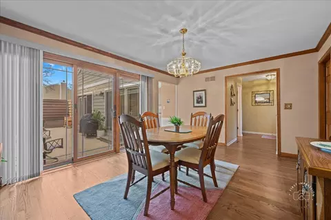2122 Fox Run, Wheaton, IL 60189 photo 7