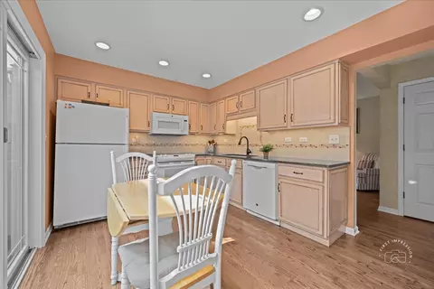2122 Fox Run, Wheaton, IL 60189 photo 12