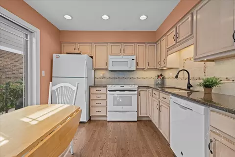 2122 Fox Run, Wheaton, IL 60189 photo 11