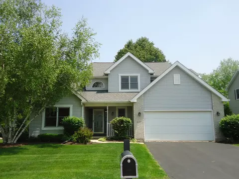 1129 Amber Ct, Woodstock, IL 60098