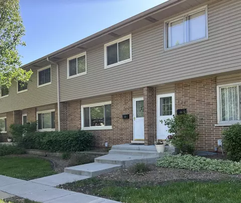 226 George St, Barrington, IL 60010
