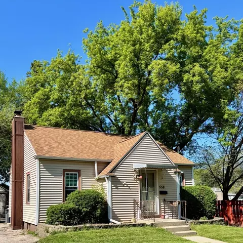 558 Lincoln Ave, Elgin, IL 60120