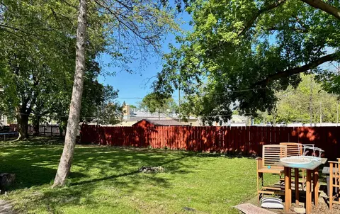 558 Lincoln Ave, Elgin, IL 60120 photo 2